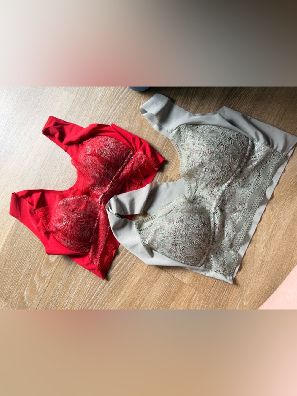 Women's Lace Seamless Bralette - Red and Light Gray